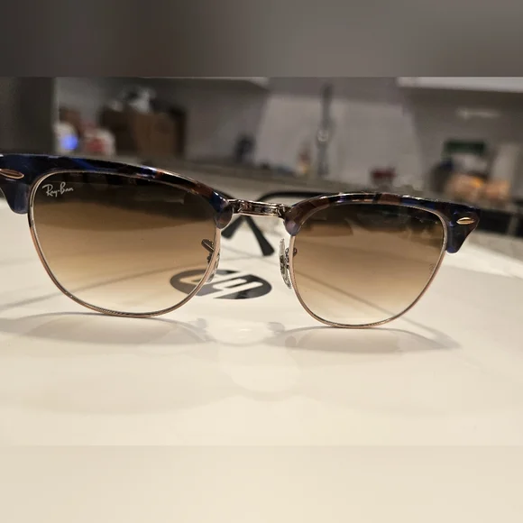 Ray-Ban Clubmaster RB3016 1256/51  Polorized Sunglasses - Picture 9 of 9